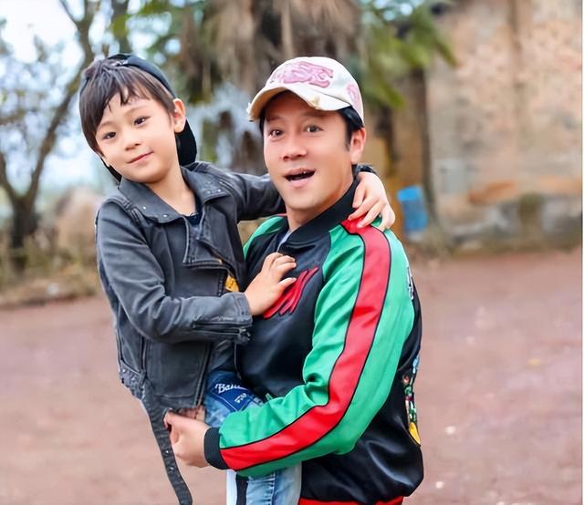 55岁蔡国庆：给痴呆母亲尽孝，养两个儿子，化解弟弟弟媳的矛盾