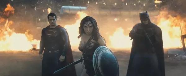 [蝙蝠侠大战超人：正义黎明]到底有多黑暗？