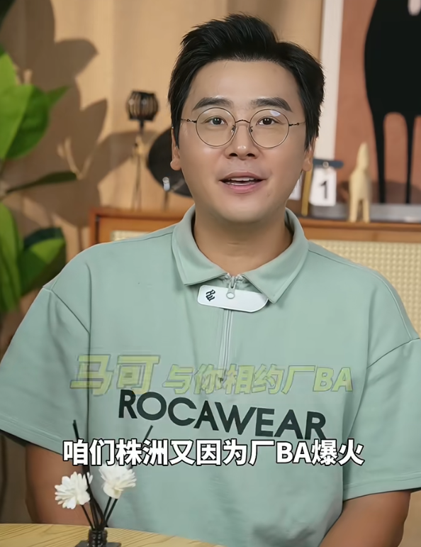 汪涵和仇晓坐一起不敢对视，马可看yoyo眼神拉丝，肢体细节不骗人