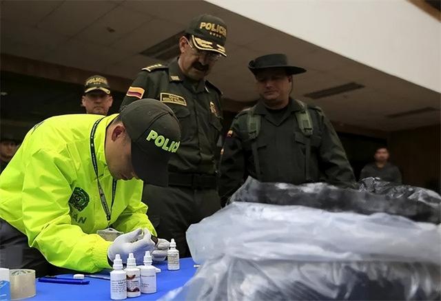 情妇揭秘哥伦比亚头号毒枭私生活：只关注女人的胸围，还有一怪癖