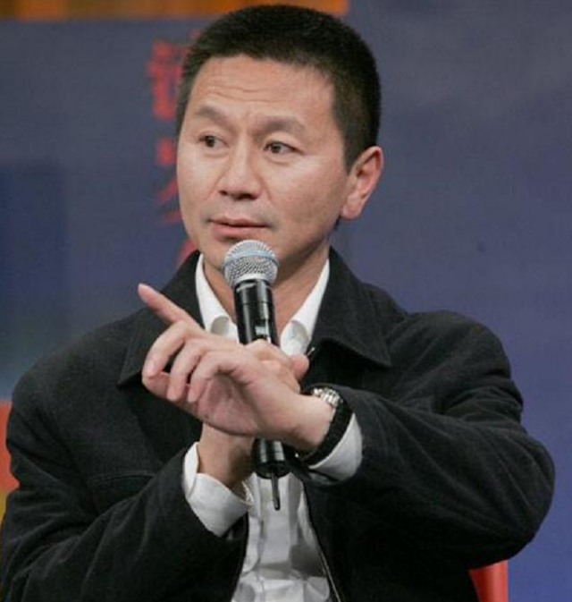 著名演员吴若甫：当红时被绑架，44岁娶22岁妻子，如今怎么样了？