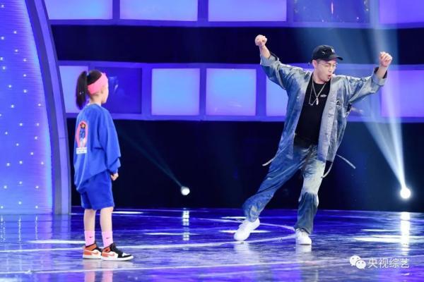 6岁戏曲小达人扮演“恶婆婆”，现场上演“婆媳大戏”