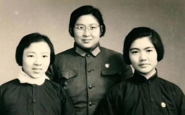 1975年,孔令华在上海会见贺小平,谈起女儿孔东梅:我有一个要求