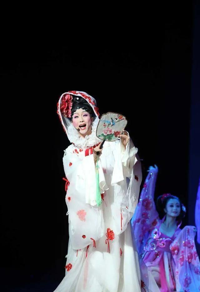 传奇花旦”李玉刚的成名史，艳比妖姬却皈依佛门，他经历了什么