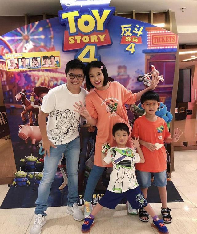 前TVB女星和老公相识18年公开婚姻保鲜法，育三子女仍像少女