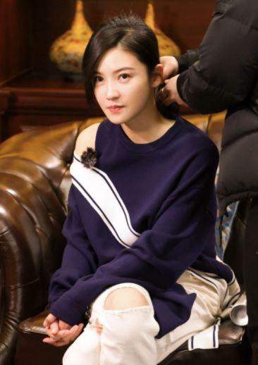 被张艺谋一眼看中，却被成龙挖走，女演员林鹏到底哪里好？