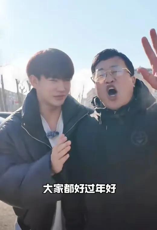 和咸素媛离婚后,陈华过年回家陪父买36元一瓶酒,叹:女儿留韩国