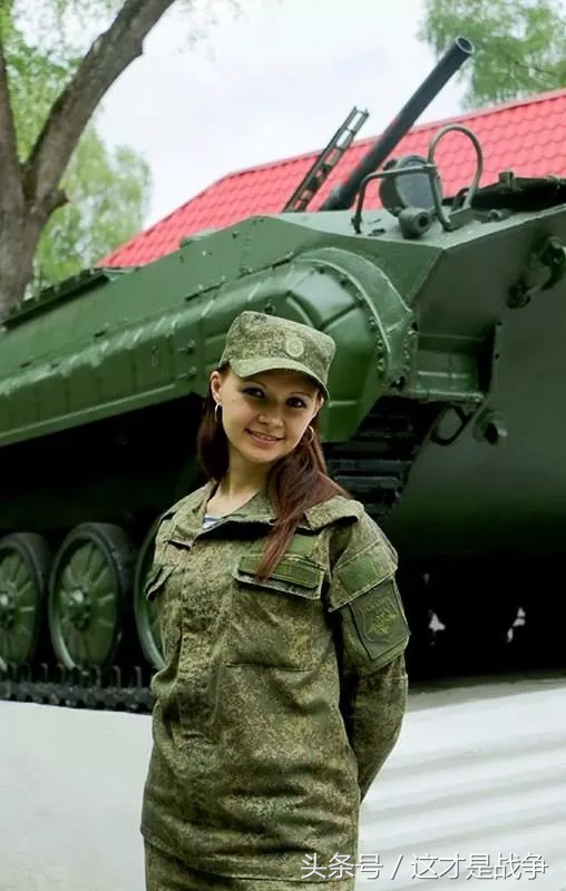 肤白貌美大长腿，战斗民族出美女，揭开俄罗斯女兵神秘的面纱