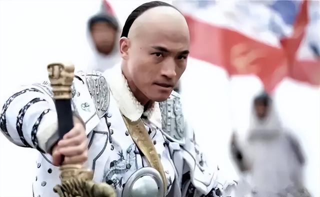 明明是同母三兄弟，多尔衮为何要亲近弟弟多铎，打压哥哥阿济格？