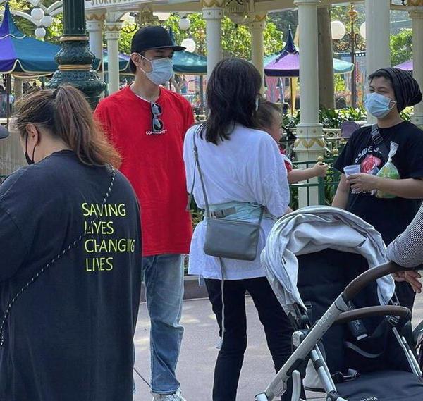 “失踪人口”回归！宅家300多天后古巨基一家罕见露面