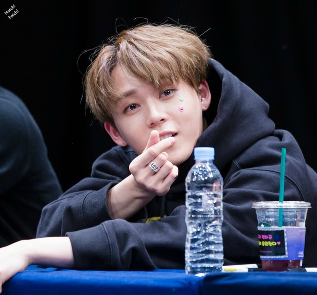 与泫雅恋情曝光遭开除，后借女友之名攀鸟叔，却因抛弃队友遭抵制