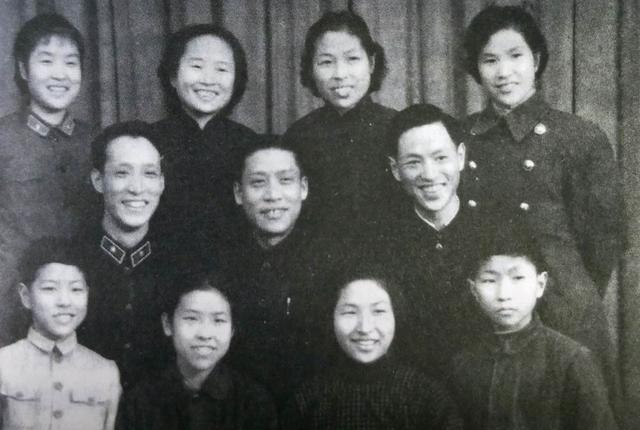 常宝丰《并非讽刺裁判》走红，拜马三立为师，是郭德纲的命中贵人