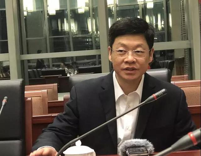 习近平在福建团提到一位曾被豪车堵了路的老将军
