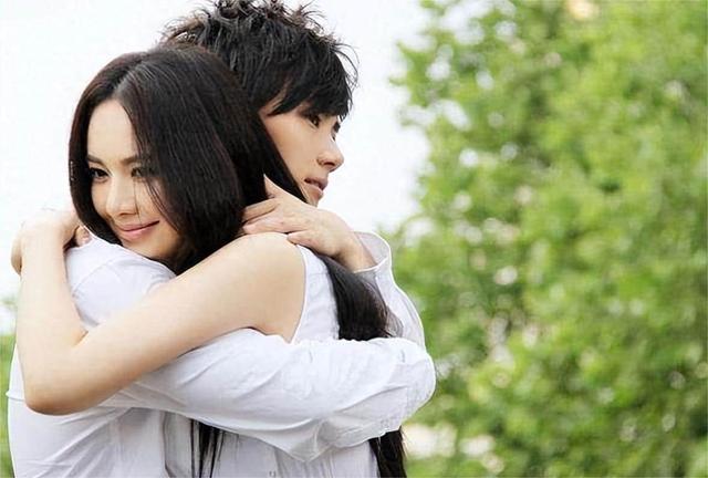 老婆出差去外地，我与岳母同住，却意外发现其不为人知的“秘密”