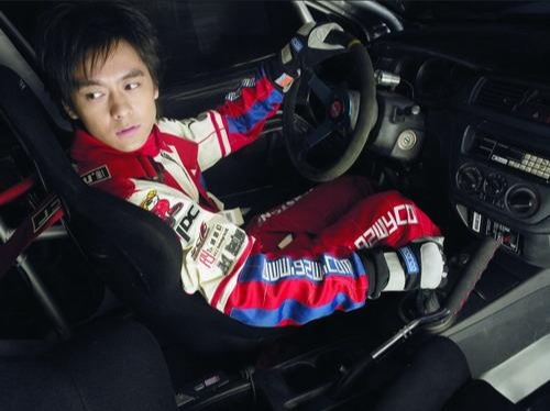 “大哥”柯受良去世18年后，刘德华、张学友照顾其妻儿怎样了？