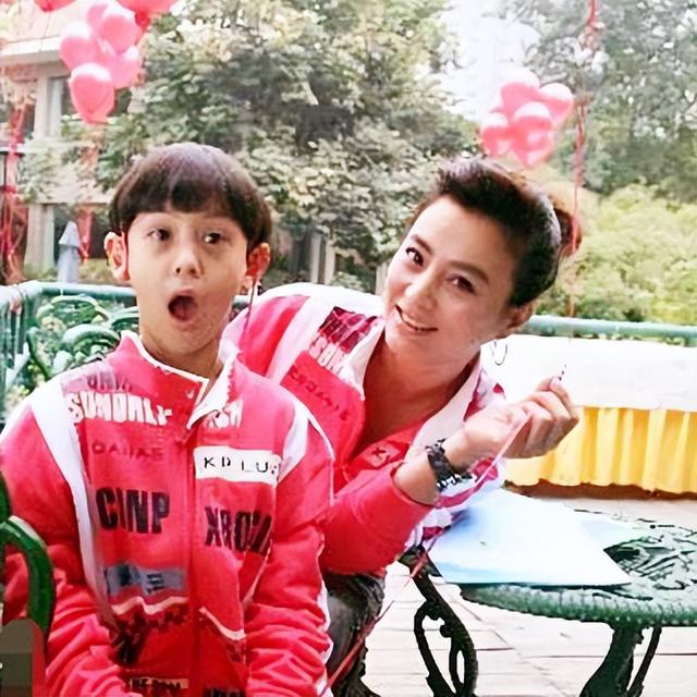 李玲玉：曾被邻居告上法庭，她一再婚就当继母