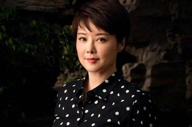 14年结婚三次，攀富豪找老外，47岁再嫁穷小子，袁立的情史太精彩