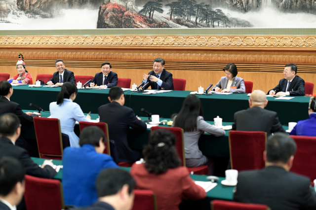 习近平在福建团提到一位曾被豪车堵了路的老将军
