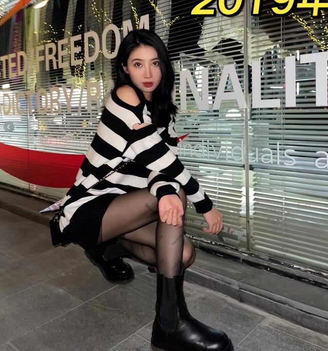 湖北90后空姐爱上大7岁英国大高个，未婚先孕，父母反对也要嫁！