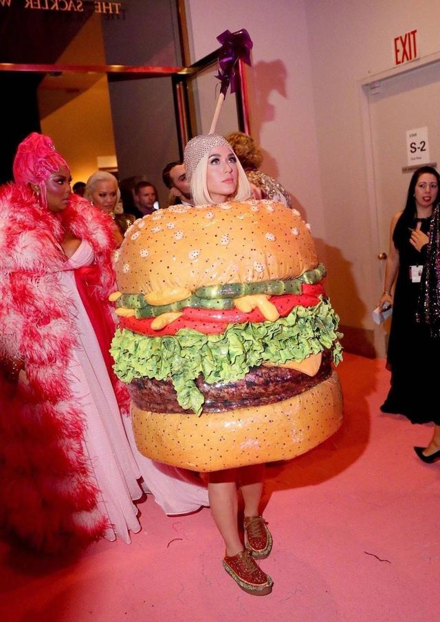 霉霉跟水果姐都和好了，姐妹之间的感情真的大过天啊