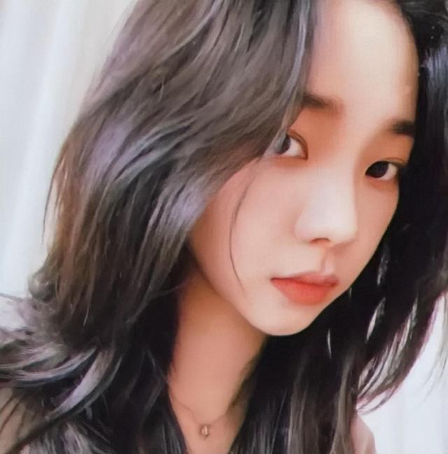 刘知珉剪短发登上热帖，这人气，佩服