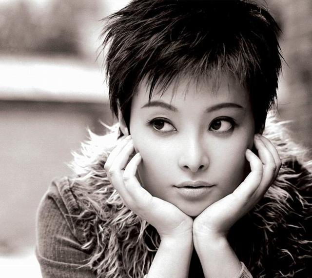 14年结婚三次，攀富豪找老外，47岁再嫁穷小子，袁立的情史太精彩