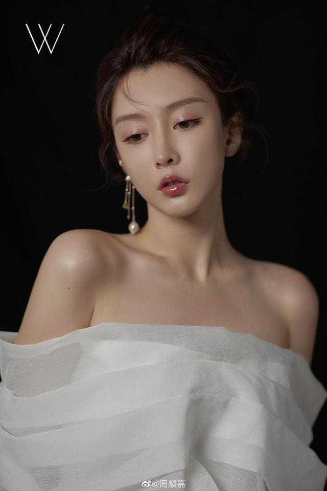 周麟嘉,迷人写真,彰显性感魅力!