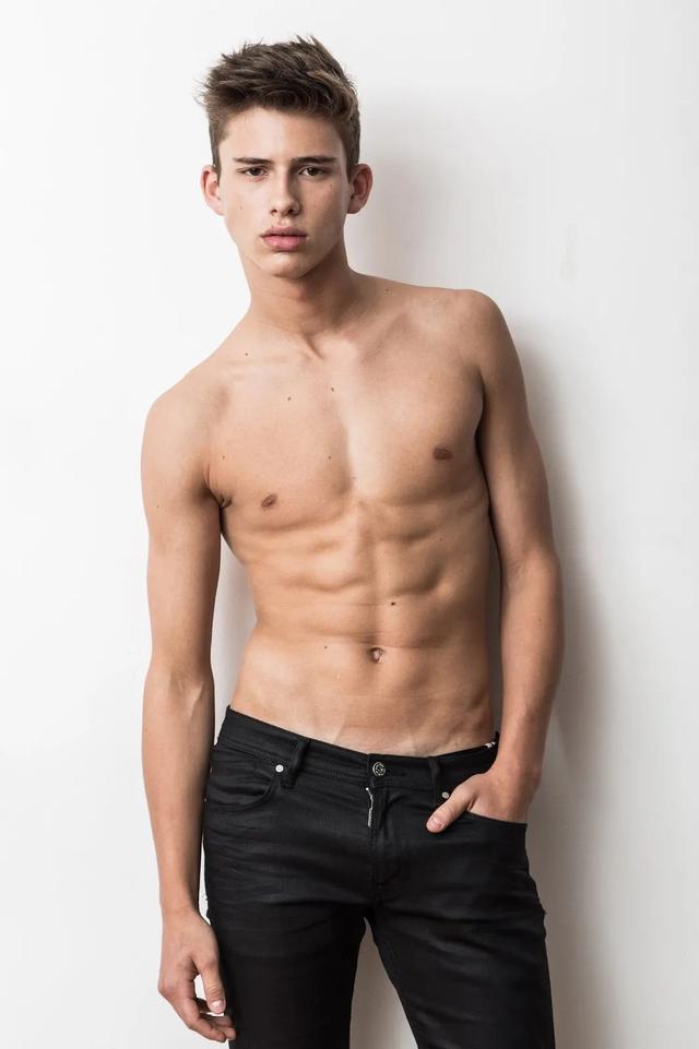 超级少年感的巴西男孩Lucca Schlenker