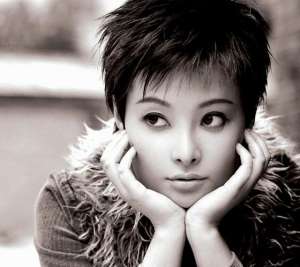 袁立吻戏(14年结婚三次，攀富豪找老外，47岁再嫁穷小子，袁立的情史太精彩)