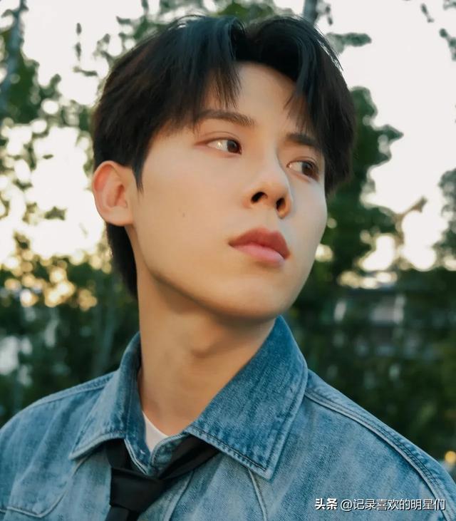 00后男演员：周奇阳光帅气迷人十足，演技也不错！