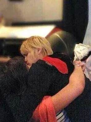 手越祐也因被杰尼斯雪藏欲退社，网友：你可快点走吧