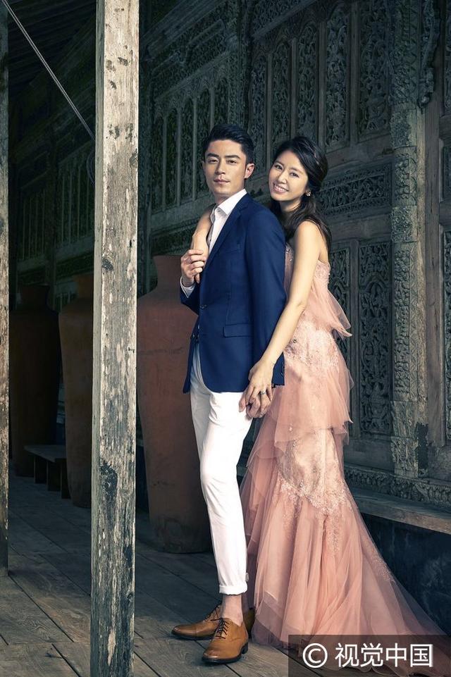 虐狗ing!霍建华、林心如婚纱照甜蜜依偎 十指紧扣满脸幸福