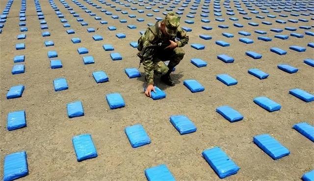 情妇揭秘哥伦比亚头号毒枭私生活：只关注女人的胸围，还有一怪癖