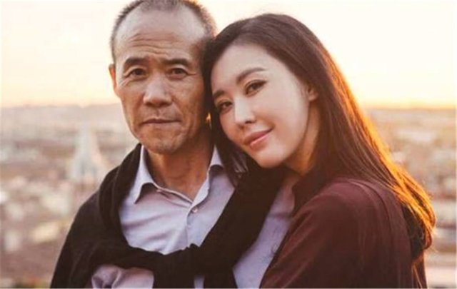 万科王石69岁再得幼女，每月退休金可领100万，妻子比他小30岁