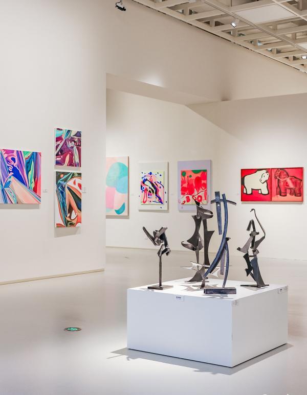 打造元宇宙艺术展厅，第九届上海青年艺博会“电量已满”