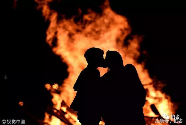 世界接吻日:街头热吻的TA们