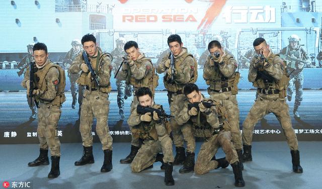 “小鲜肉”黄景瑜一身军装帅气十足,被张译爆料拍戏满身是伤