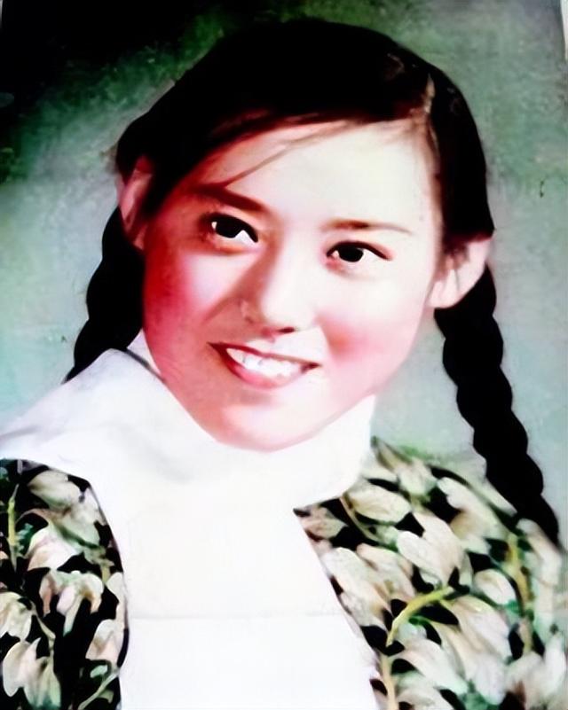 影星胡蝶唯一的女儿，与丈夫相差48岁，定下2个规矩后踏入佛门