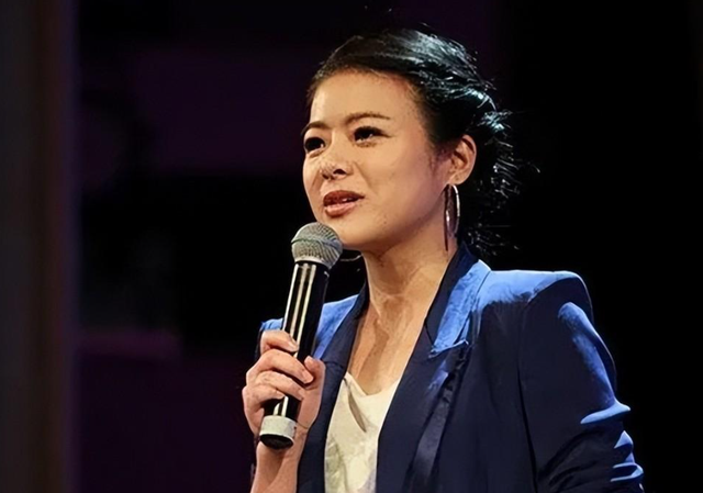 原东方卫视主持人陈辰,低调嫁歌唱家余笛,今被丈夫宠成少女