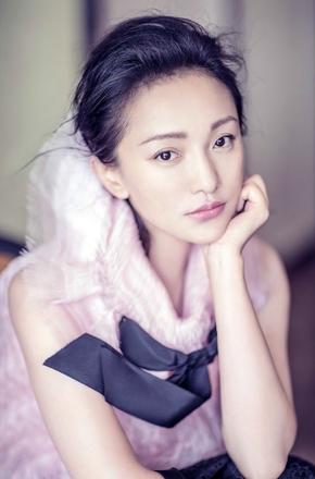 情路坎坷的周迅:21年谈了8个男友,39岁结婚,45岁婚姻破碎