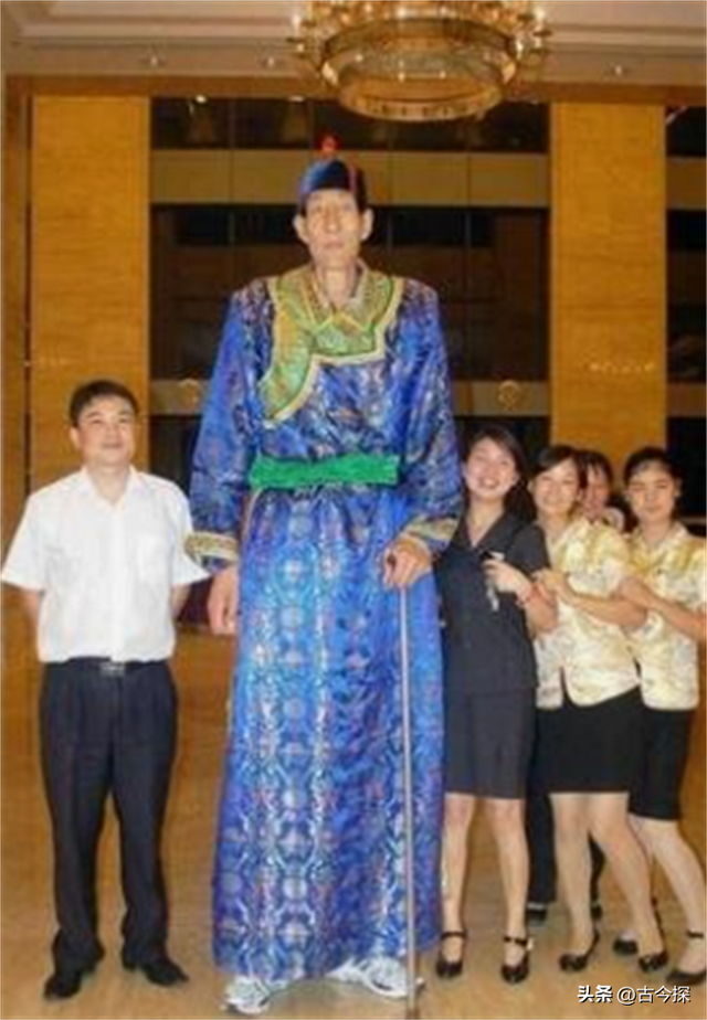 中国巨人鲍喜顺，晚年爱妻不顾生死为他诞下一子，爱情最初模样