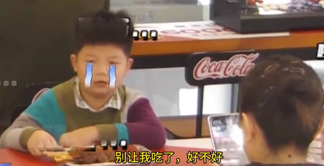 那些毁三观的短视频：当亲妈变成流量密码，黑丝女儿只是前菜