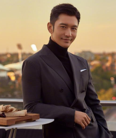 43岁黄晓明近况曝光，带着呼吸机吃烤串，网友留言很忧心