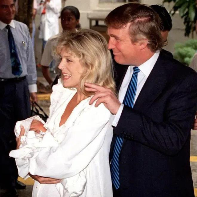 特朗普前妻伊凡娜：离婚后一生未改夫姓，逝后被特朗普当家人安葬