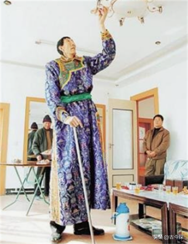 中国巨人鲍喜顺，晚年爱妻不顾生死为他诞下一子，爱情最初模样