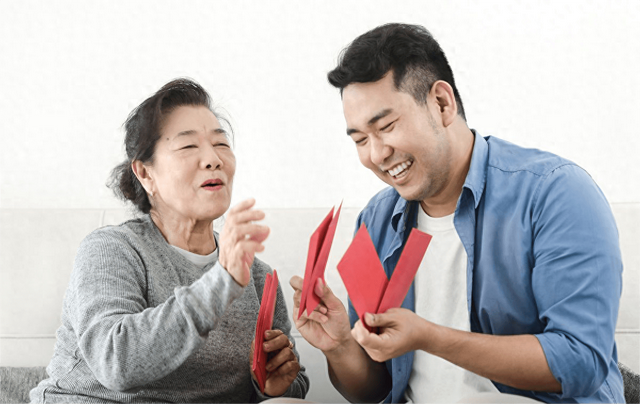 留守妇女与未婚男邻居的秘密情事：白天邻居，夜晚夫妻