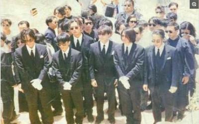 黄家驹唯一公开的女朋友，却被禁止出席葬礼，三十年过去终身不嫁