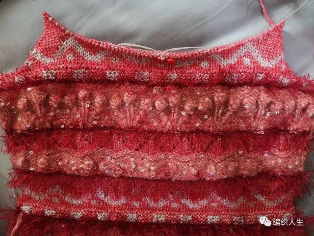 少女风改版华丽风：毛茸茸女士棒针大圆领阔袖套头毛衣（有编织图解）