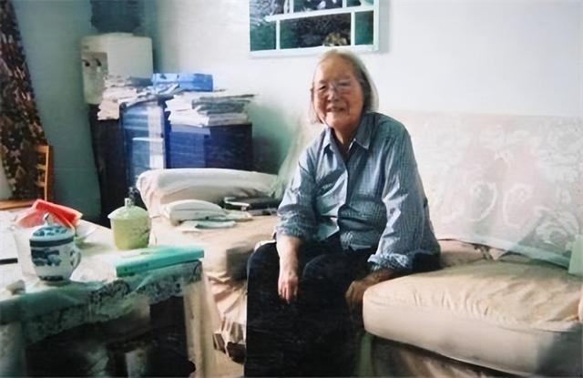 傅作义女儿傅冬菊，49年解放北平有功，建国后担任什么级别干部？