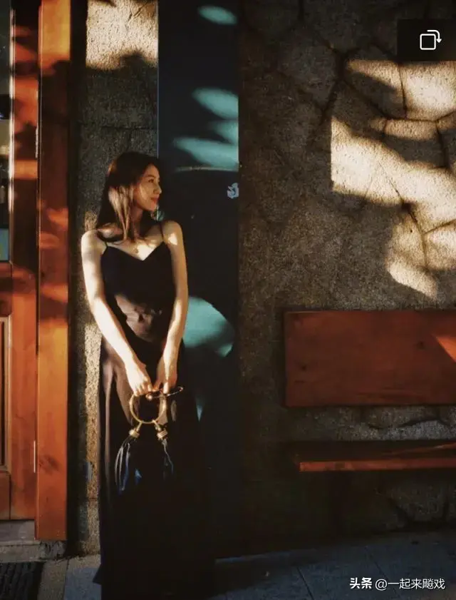 高圆圆眼波流转，顾盼生辉，一代佳人